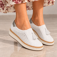 Camogli Orthopedic Tassel Mules in White